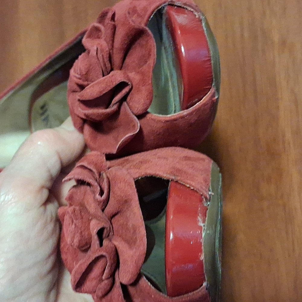 Sofft Red Suede Peep-Toe Pumps Sculpted Heels Hidden Platform Sz 7M - Picture 5 of 8